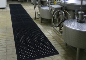 Industrial floor mat rubber runner using Comfort Flow linkable mats in a manufacturing setting