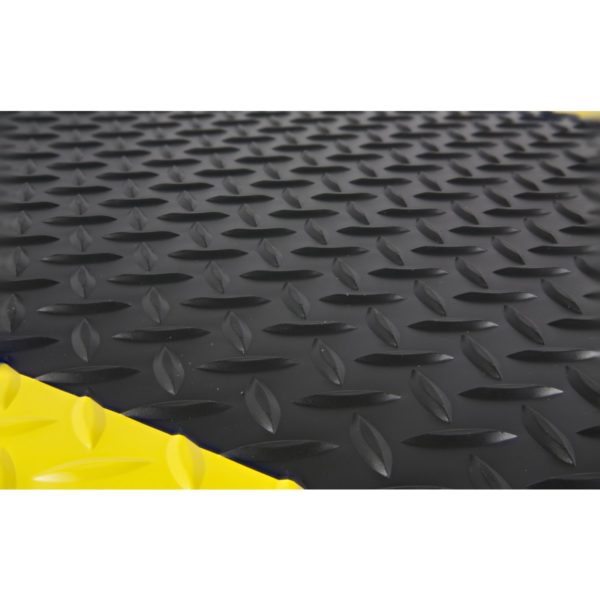 Close up view of Nonslip Surface for Diamondplate Sponge Cote Fatigue matting